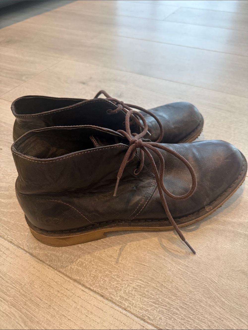UGG Men's Brown Leather Lace-Up Chukka Boots